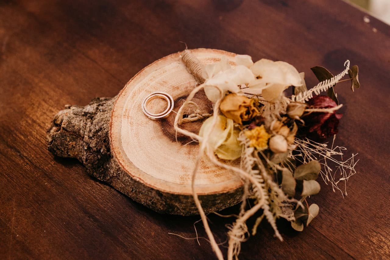 DIY Rustic Holiday Table Decor with Wood Cookes  Diy wedding decorations,  Holiday table decorations, Wedding table